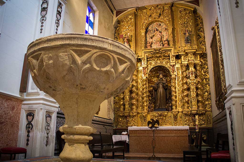 Vista de la pila bautismal donde recibió el primer sacramento San Francisco Solano Crédito Turismo de Montilla 